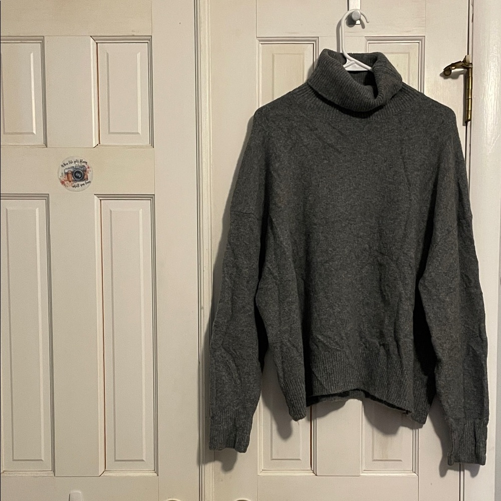 Forever 21 Women's Gray Turtleneck Sweater